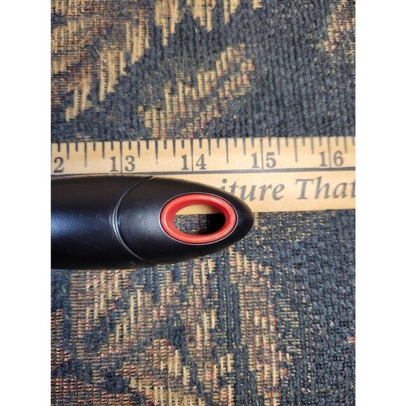 Black and Red Turner - Picture 3 of 3